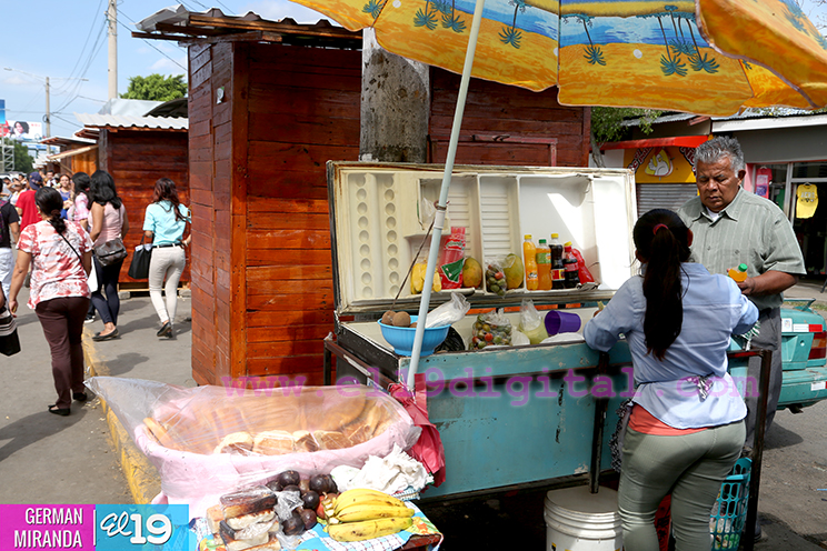 Comerciantes de la UCA satisfechos con nuevos quioscos